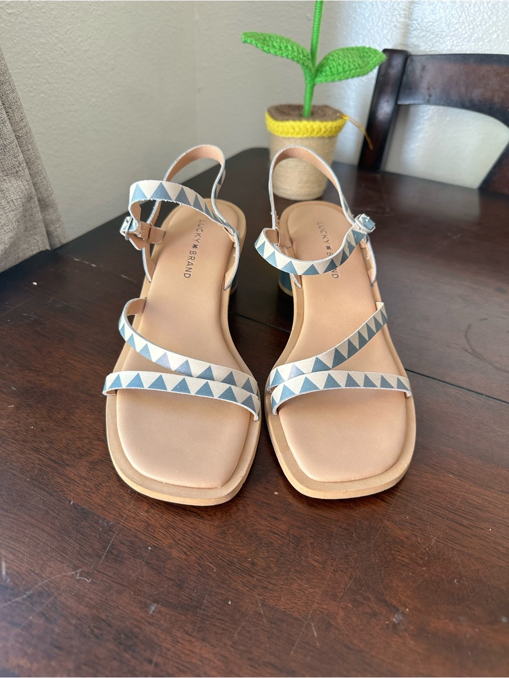 Lucky Brand Tan Wedge Sandals with Blue Triangle Trim